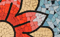 Mosaico de pedras coloridas